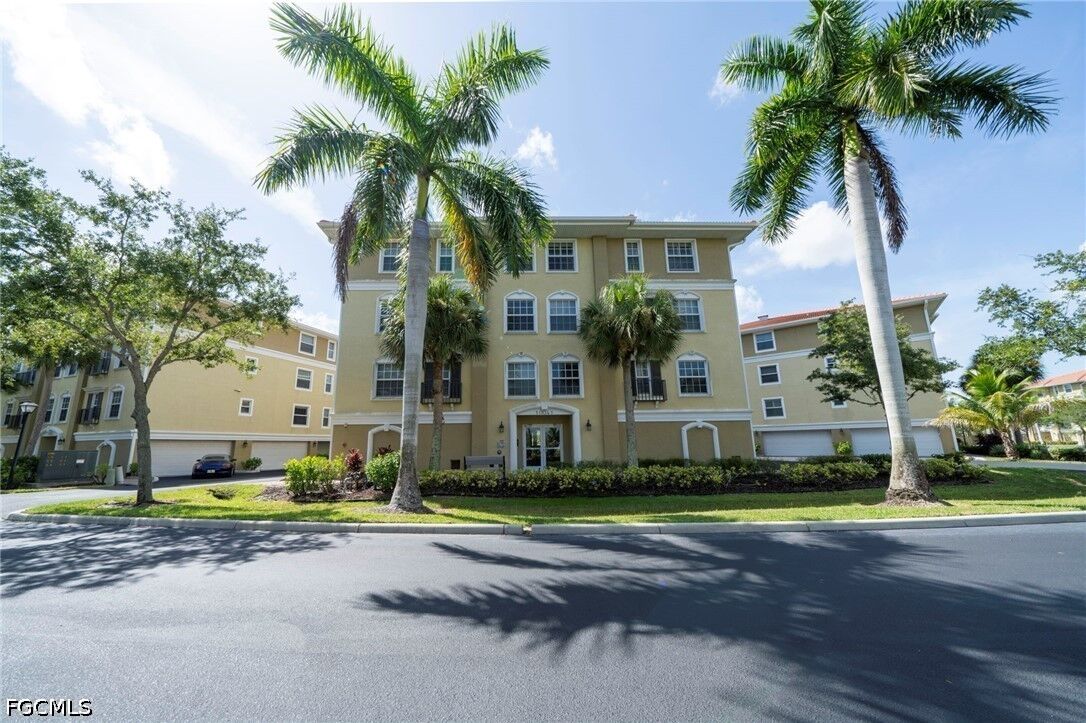 Property Photo: 10041 Lake Cove Drive 202 FL 33908