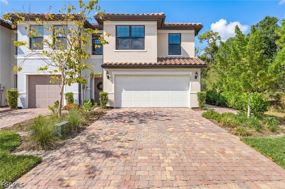 Property Photo: 1485 Weeping Willow Court FL 33909