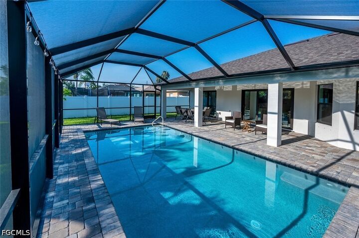 Property Photo: 2906 SE 8th Avenue FL 33904