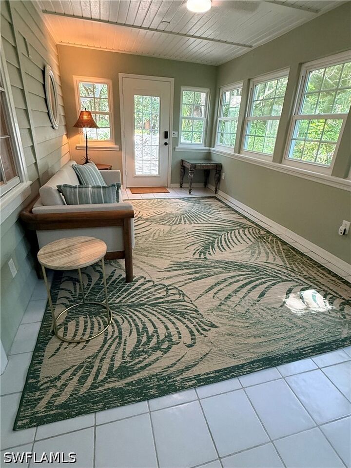 Property Photo: 1546 Sabal Court FL 32963