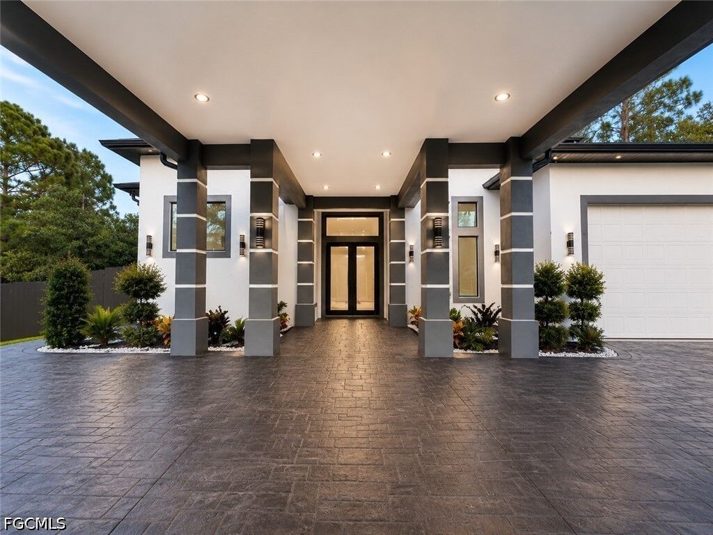 Property Photo:  1208 Williams Avenue  FL 33972 