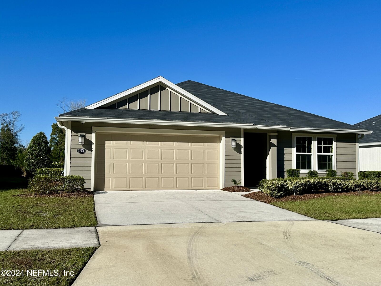 Property Photo: 12398 Gillespie Avenue FL 32218
