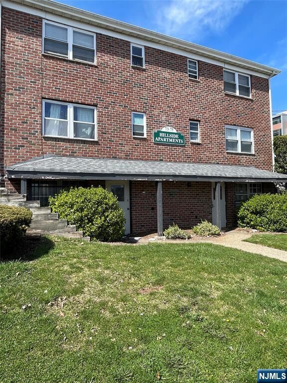 Property Photo:  75 1st Street 12  NJ 07601 