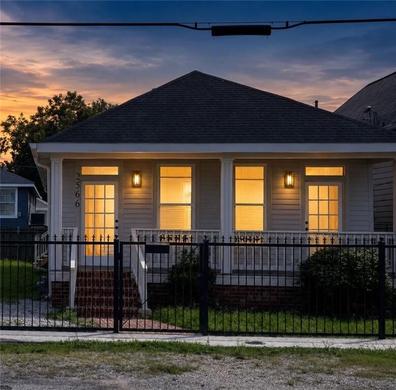 Property Photo:  2566 N Rocheblave Street  LA 70117 