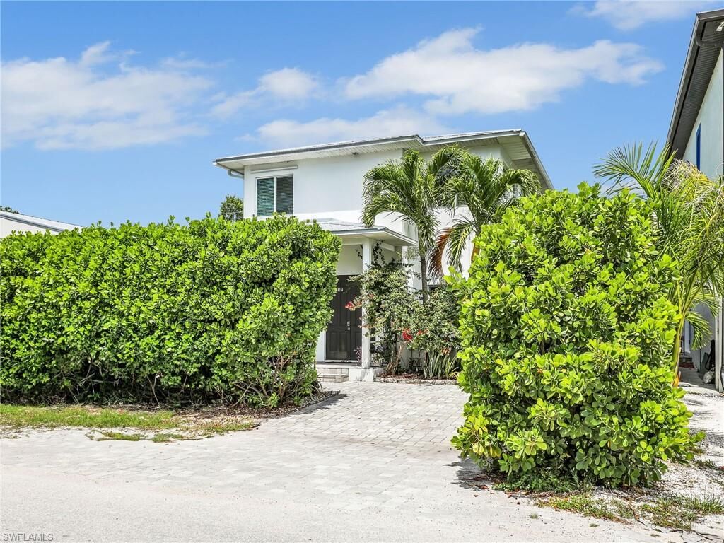 Property Photo:  3037 Lunar St  FL 34112 