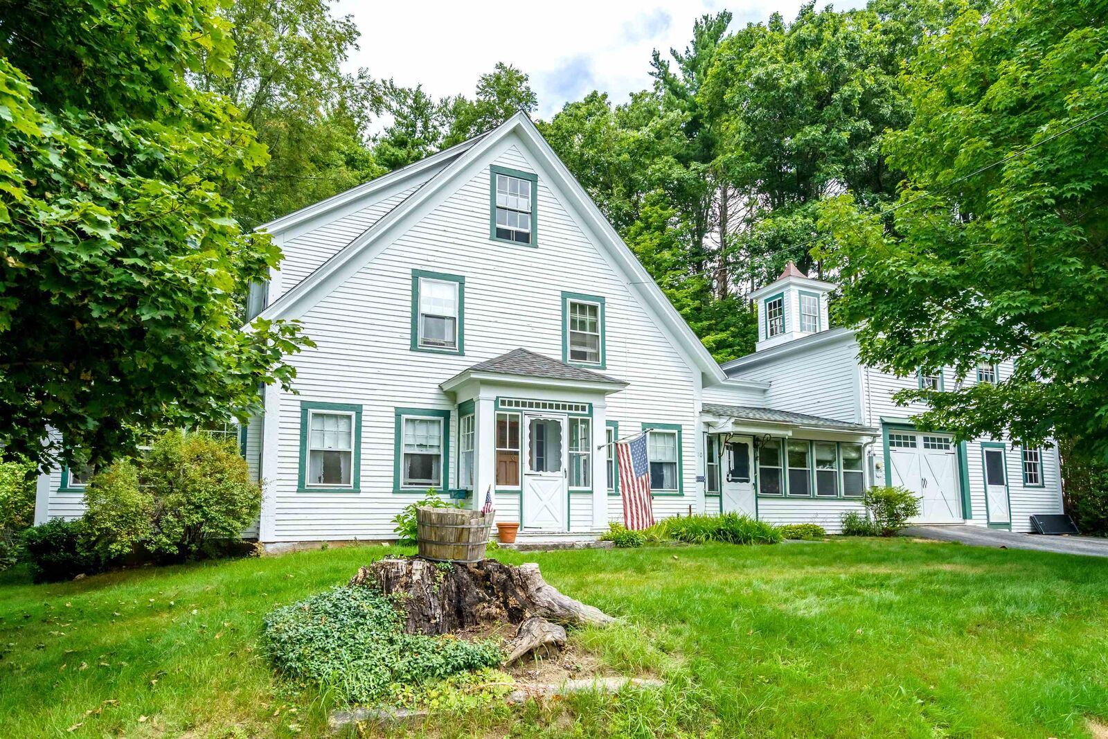 Property Photo:  10 Dunster Hill Road  NH 03048 