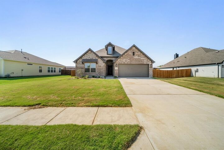 Property Photo: 606 Austen Avenue TX 76271