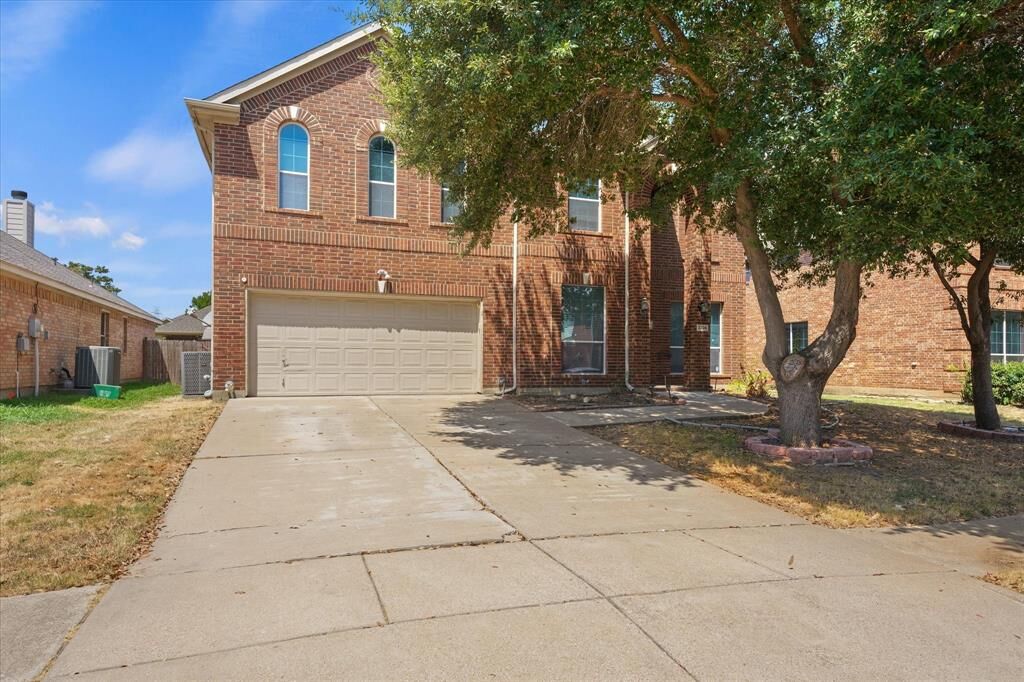 Property Photo: 2236 Sparrow Hawk Court TX 75052