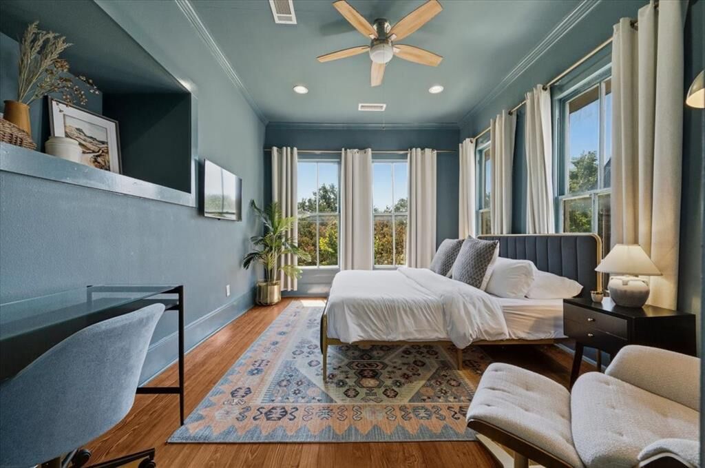 Property Photo: 4619 Worth Street TX 75246
