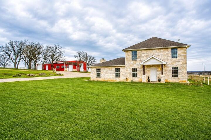 Property Photo: 470 County Road 3198 TX 76234
