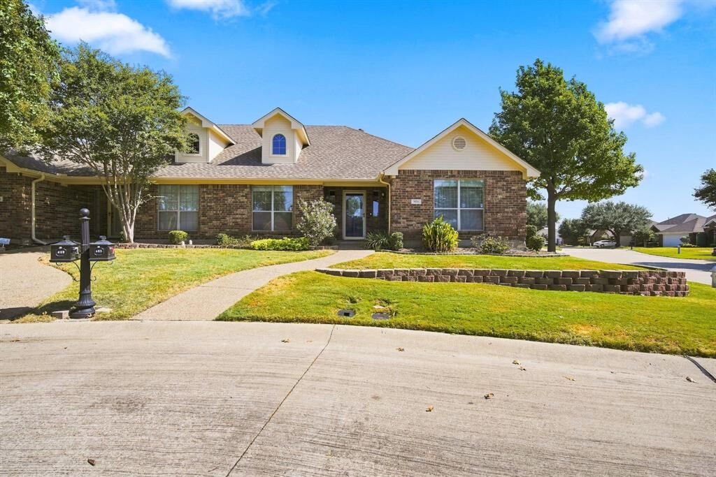 Property Photo:  925 Cresthill Drive 37B  TX 75104 