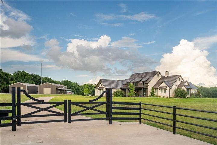 Property Photo: 1284 County Road 4940 TX 75452