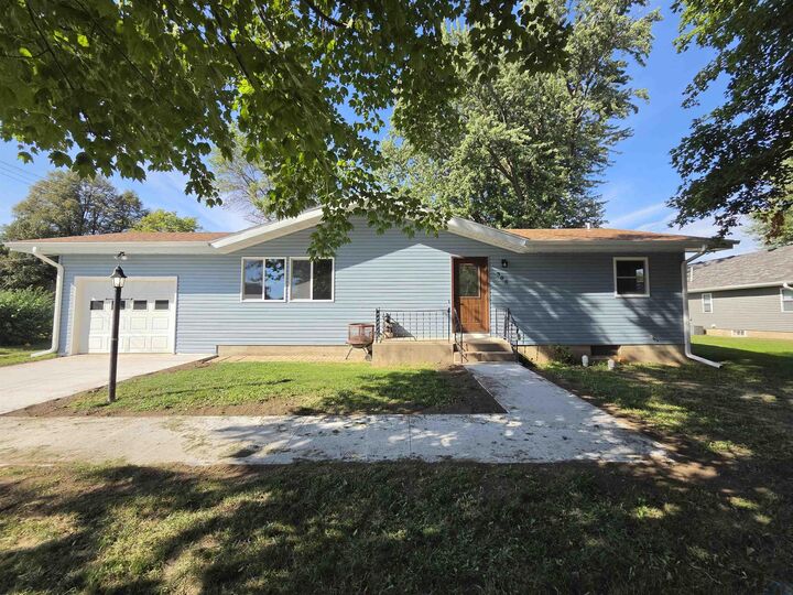 Property Photo: 305 James St. NE 68030