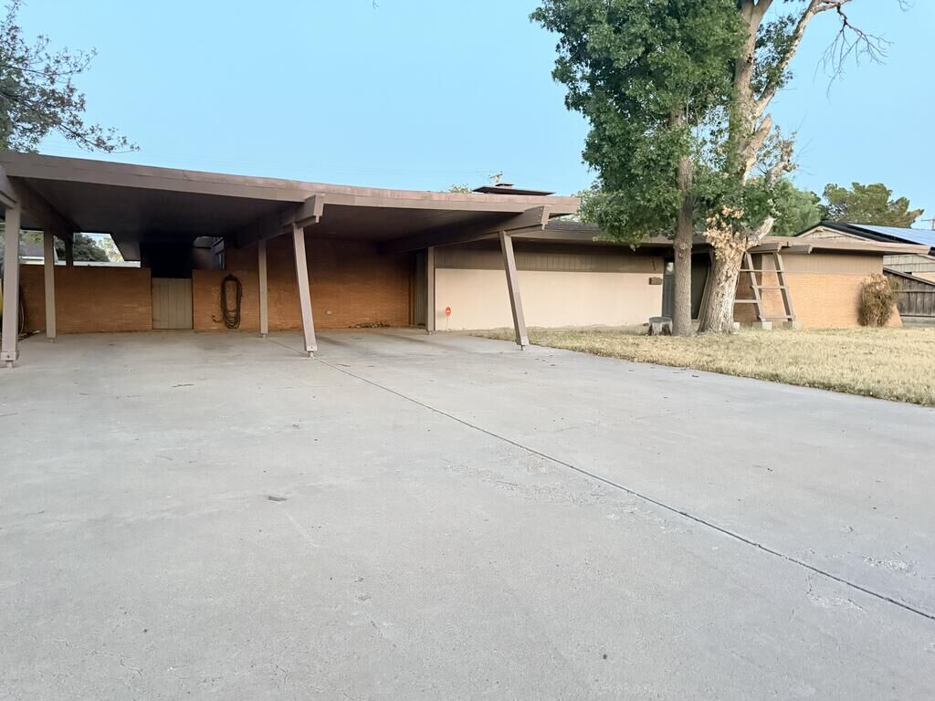 Property Photo: 1600 Graham Dr TX 79763
