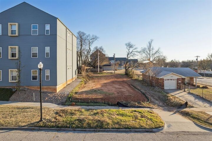Property Photo:  1004 NE 7th Street  OK 73117 