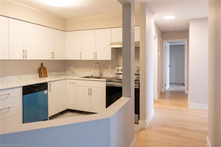 Property Photo: 3085 Kingsway Drive 22 ON N2C 2P1