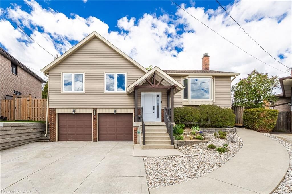 Property Photo:  118 Napoli Drive  ON L9C 6X2 