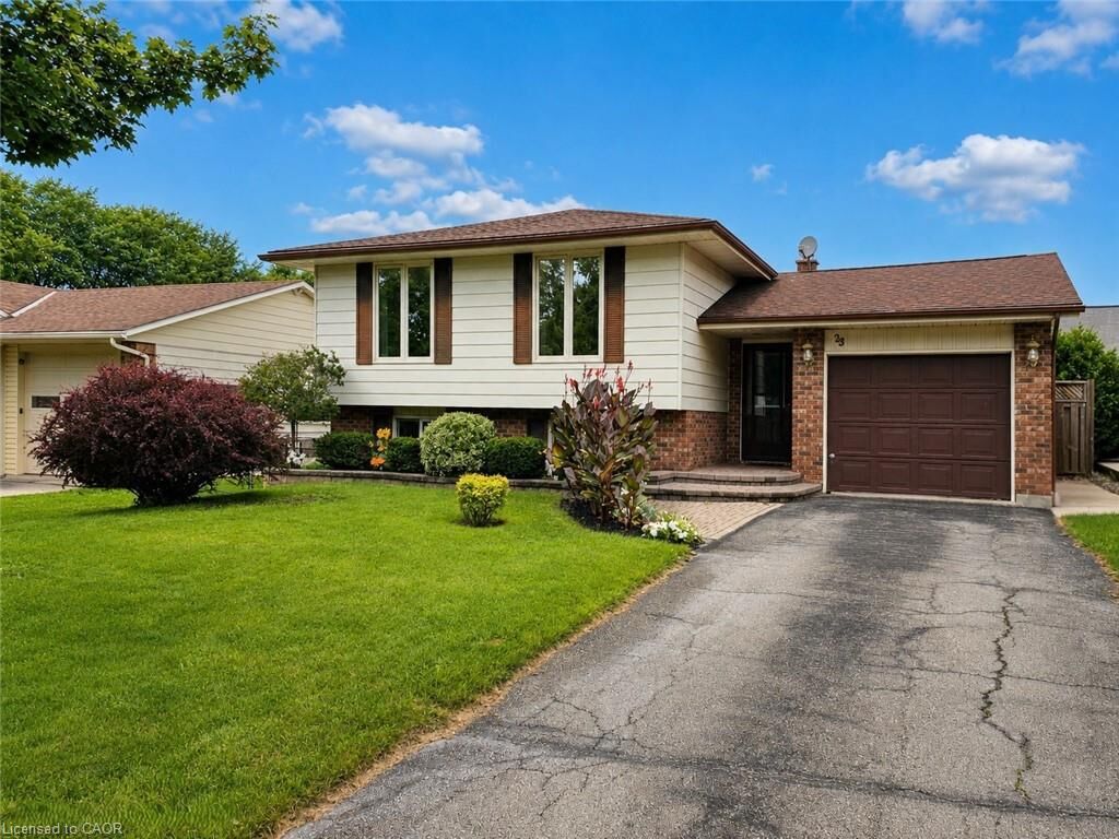 Property Photo:  23 Churchill Circle  ON N3Y 4Z4 