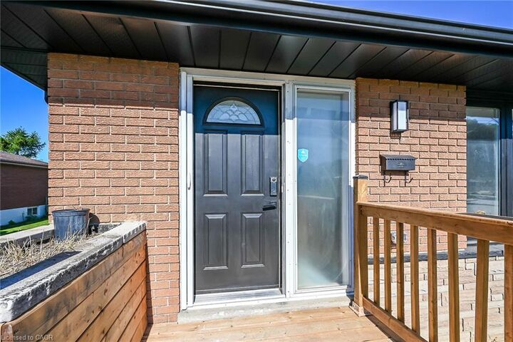 Property Photo: 135 Nugent Drive ON L8H 2N3