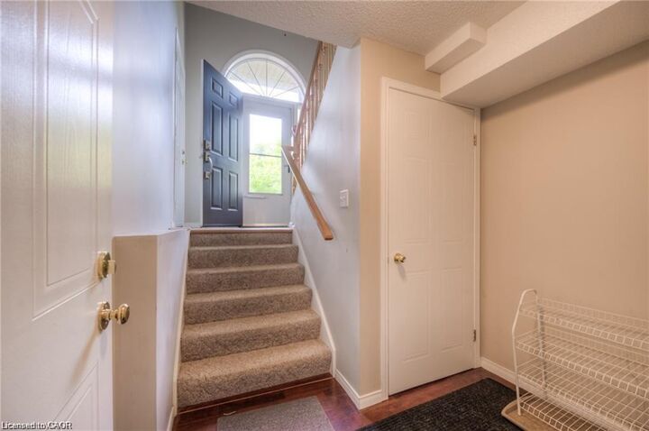 Property Photo:  8 Melran Drive 2  ON N3C 4C1 