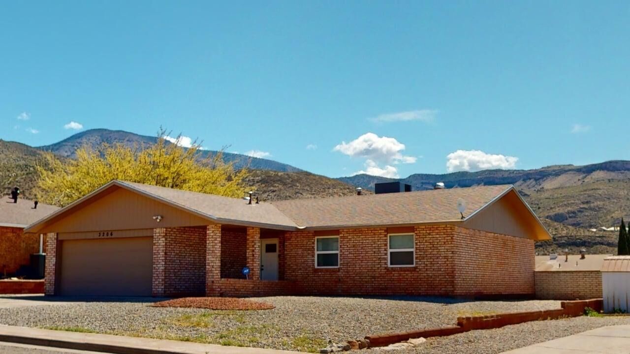 Property Photo:  3206 Thunder Rd  NM 88310 