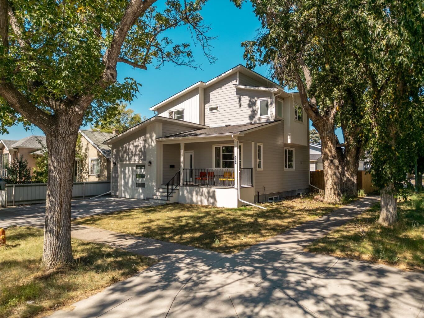 Property Photo:  624 19 Street N  AB T1H 3K9 