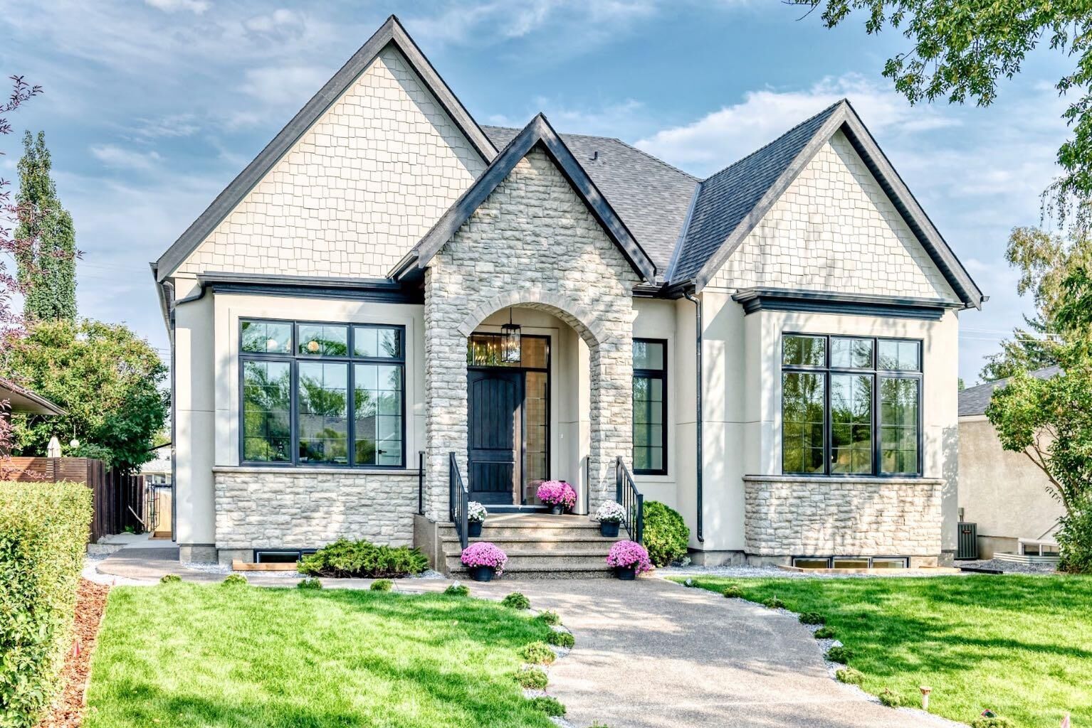 Property Photo: 3743 36 Avenue SW AB T3E 1C3