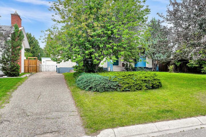 Property Photo: 6547 Dalrymple Way NW AB T3A 1S1