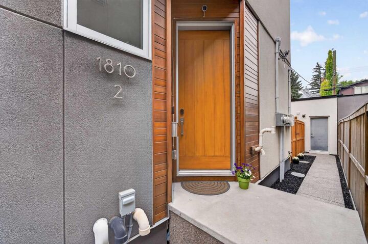 Property Photo:  1810 Kensington Road NW 2  AB T2N 3R3 