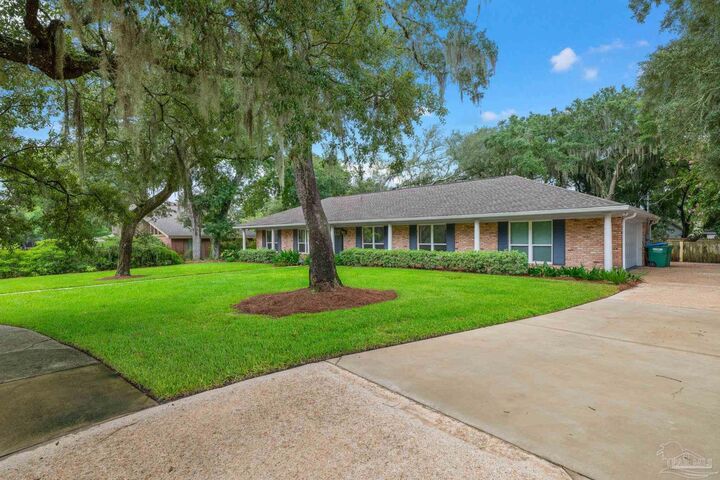 Property Photo: 409 Andrew Jackson Trl FL 32561