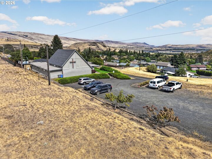 Property Photo: 1122 Oak St OR 97058