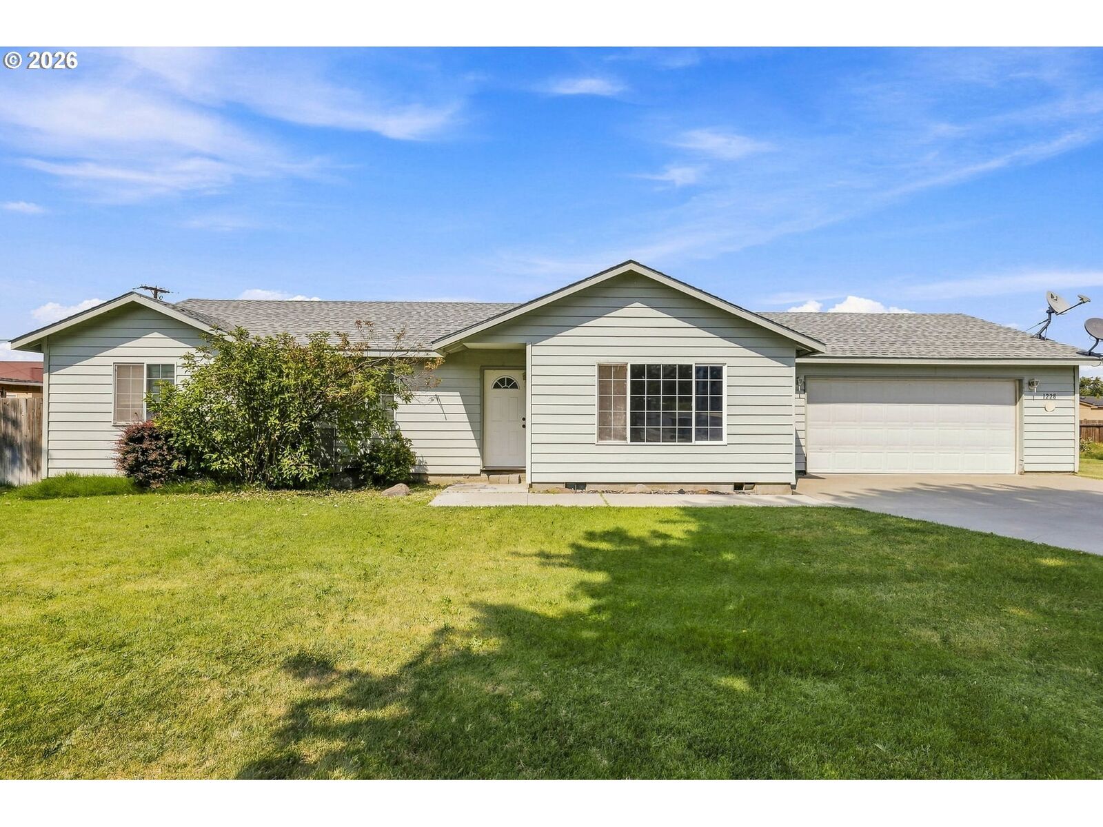 Property Photo: 1228 SW Martin Ct OR 97838