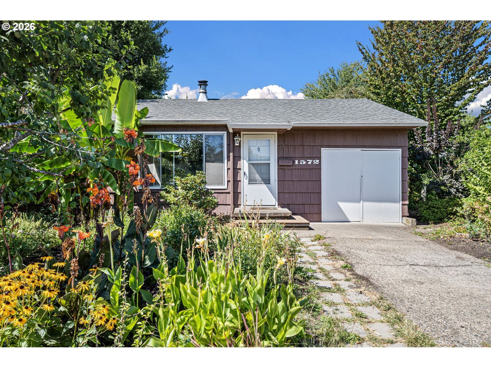 Property Photo: 1572 Wilson Ct OR 97402