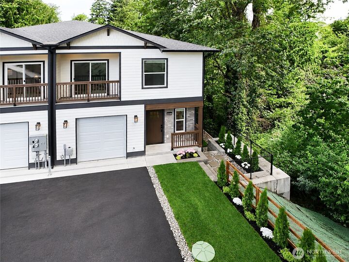 Property Photo: 3333 Nassau St B WA 98201