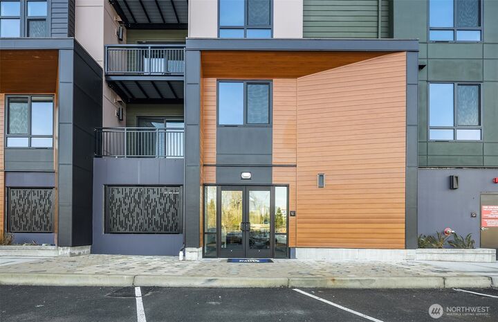 Property Photo:  6949 NE 184th Lane 309  WA 98028 