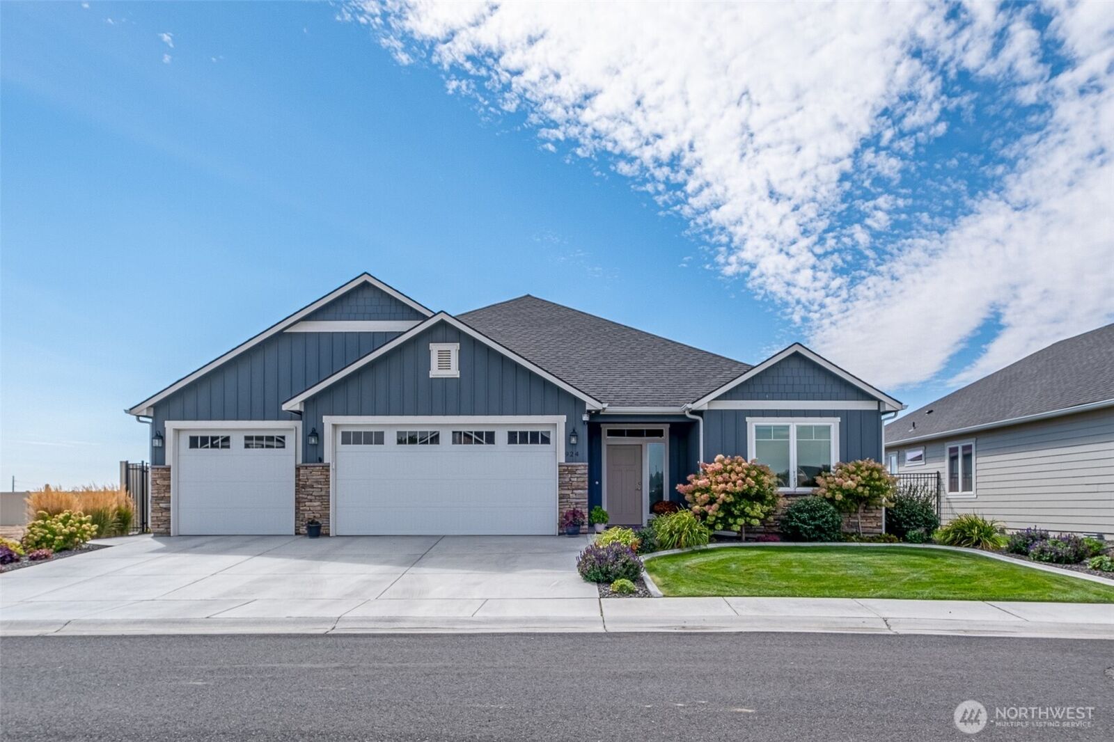 Property Photo:  924 S M Loop Drive SW  WA 98848 