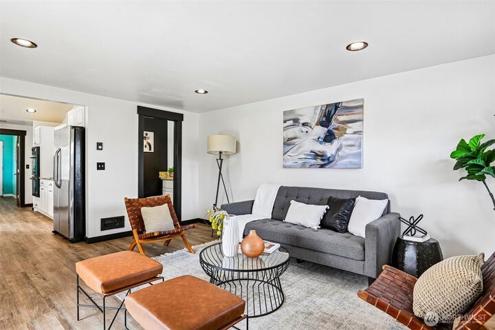 Property Photo:  816  88th Street E  WA 98445 