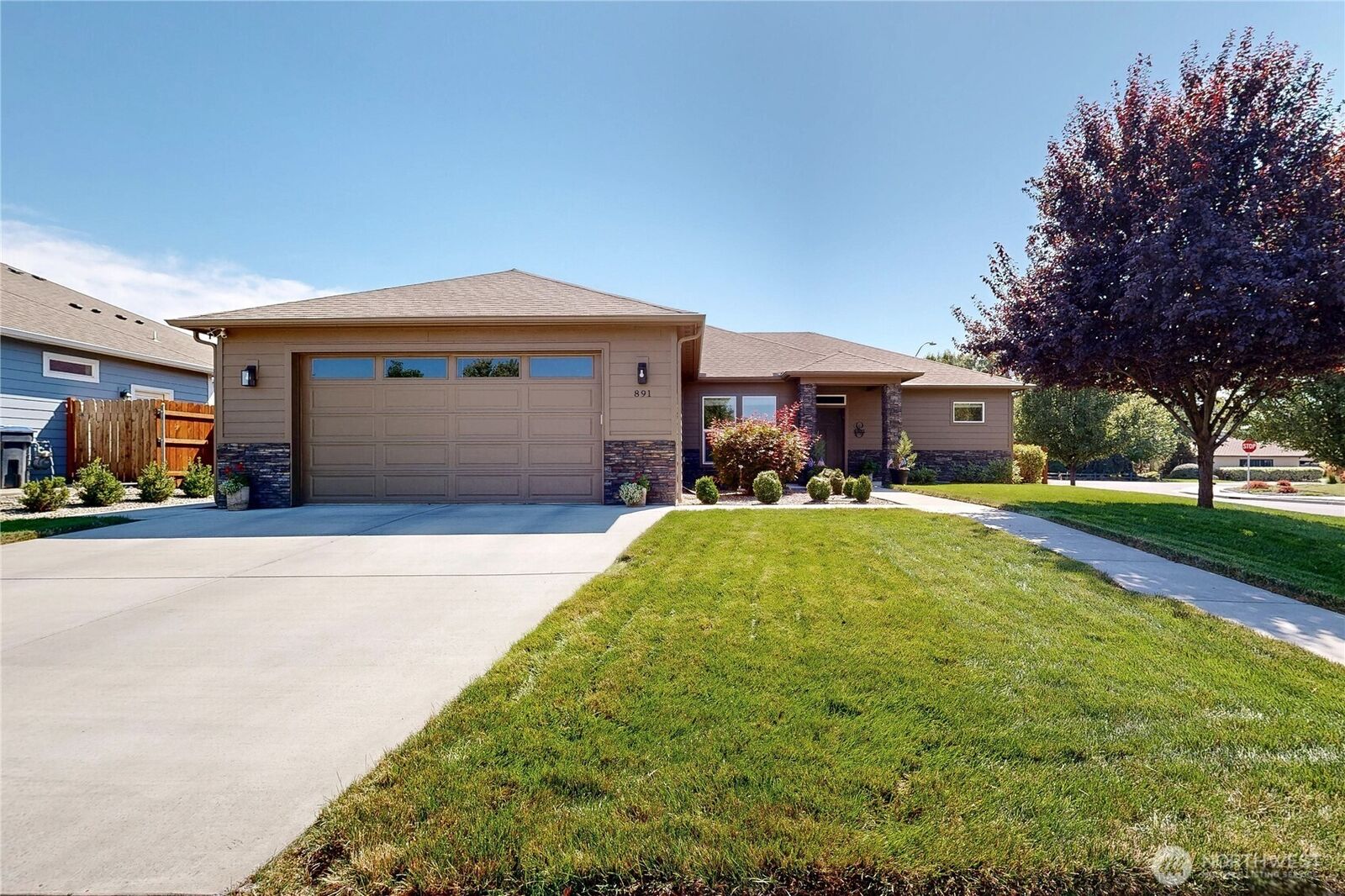 Property Photo: 891 Boulder Street WA 99362