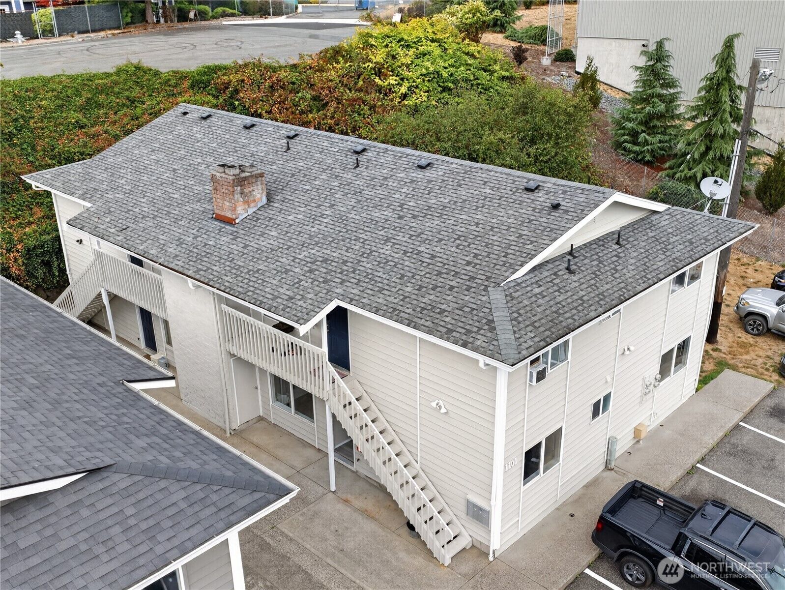 Property Photo:  1101 S Woodlawn Street 1-4  WA 98465 