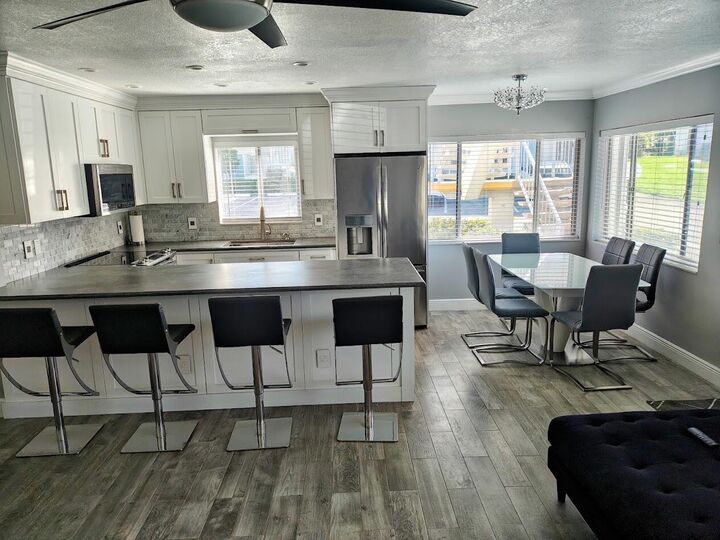 Property Photo: 3000 Lake Osborne Drive 111 FL 33461