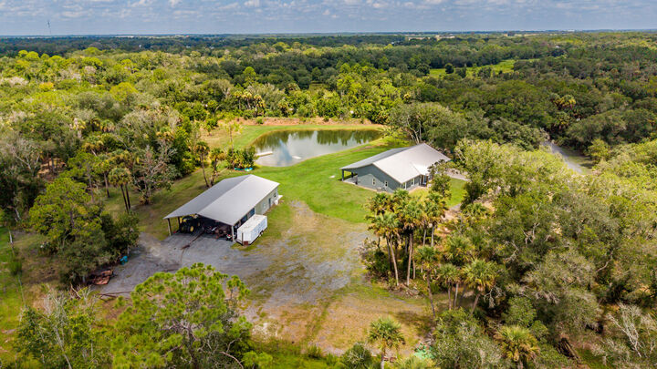 Property Photo:  1112 NE 131st Lane  FL 34972 