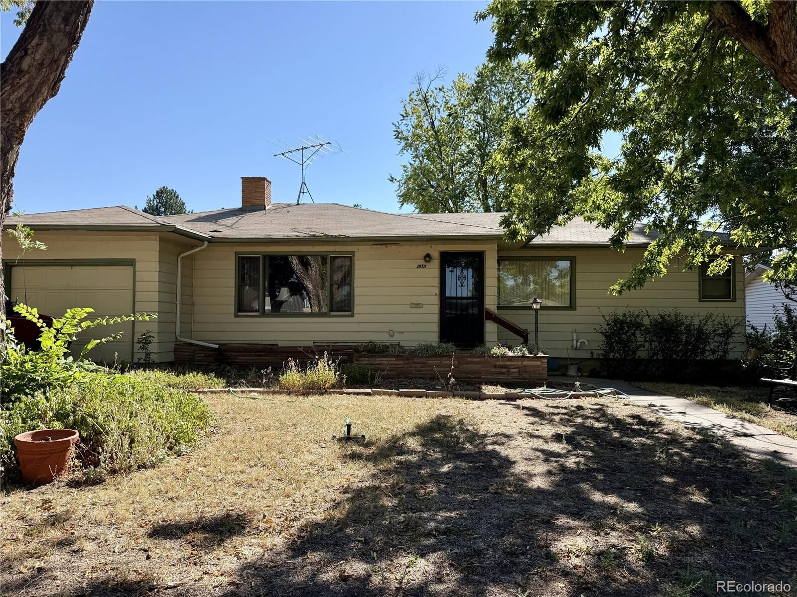 Property Photo:  1010 Hilltop Drive  CO 80537 