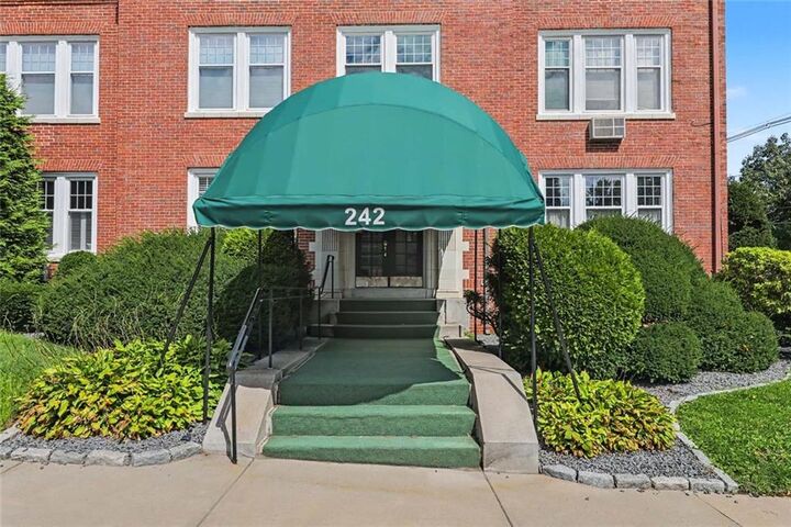 Property Photo:  242 President Avenue 7  RI 02906 