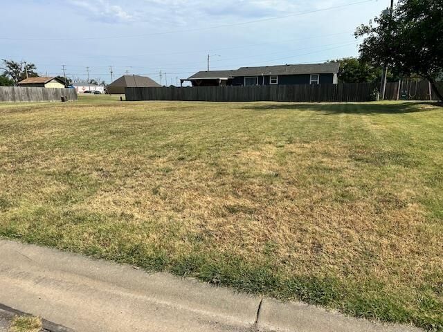 Property Photo:  413 Harvest Lane  KS 67101 
