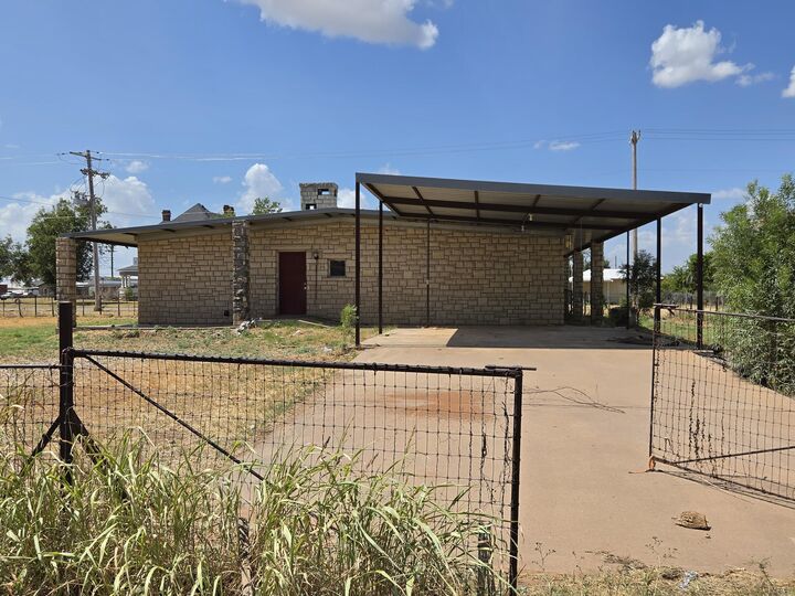 Property Photo:  306 N 13th Street  TX 76821 