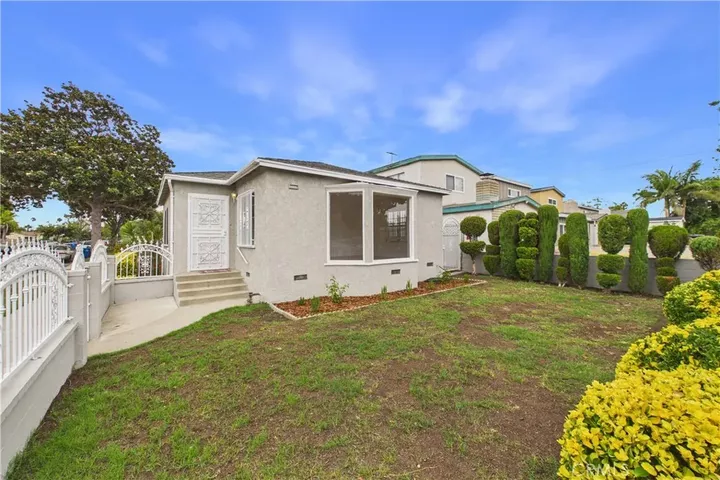 Property Photo:  741 W Hill  CA 90806 