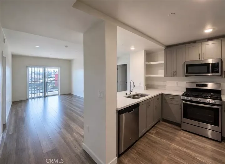 Property Photo:  1025 S Berendo Street 511  CA 90006 