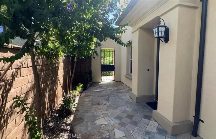 Property Photo:  39 Arrowhead  CA 92618 