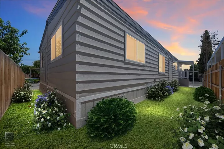 Property Photo: 114 Cedarwood CA 93308