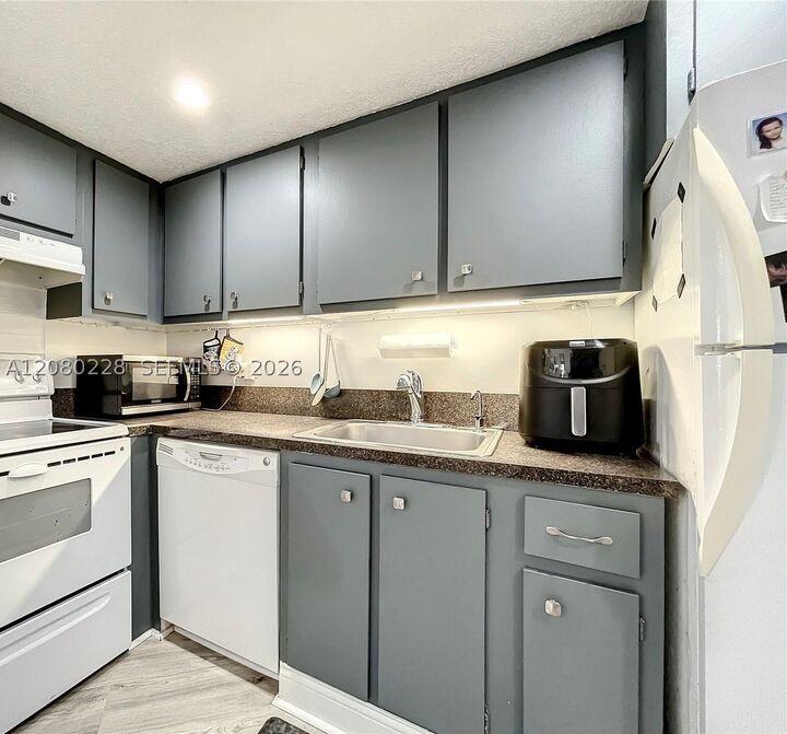 Property Photo: 999 Brickell Bay Dr 1010 FL 33131